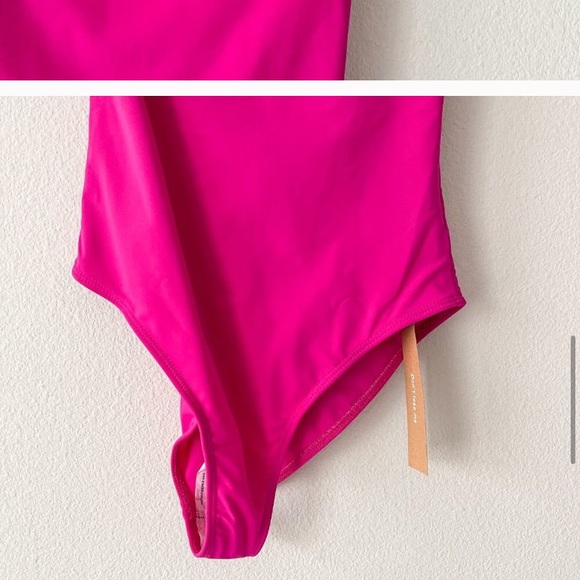 ❌ SOLD ❌ NWT Reformation Swell Hot Pink Swimsuit - Picture 6 of 9